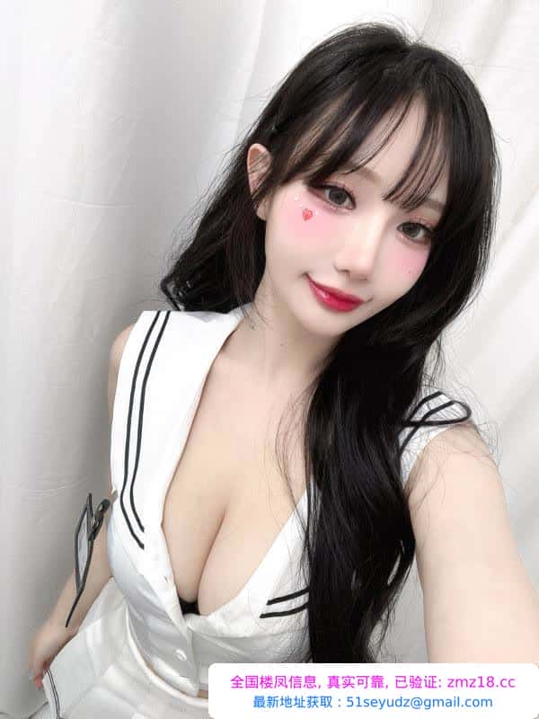 小店纯欲嫩妹夏初
