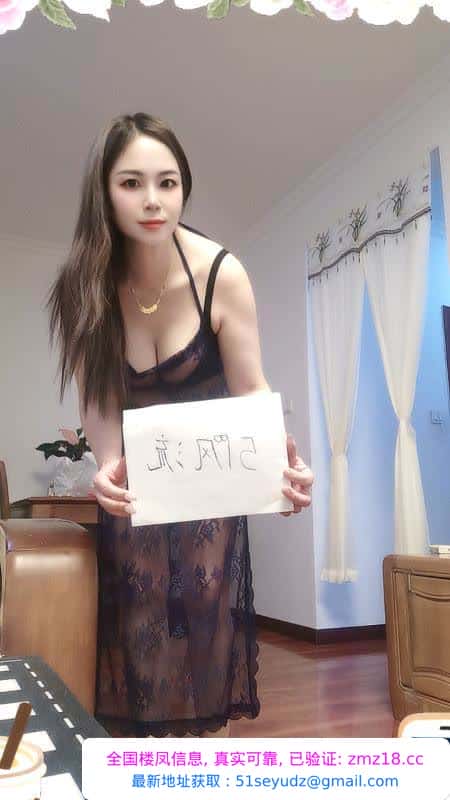 龙首大胸黑丝骚妇