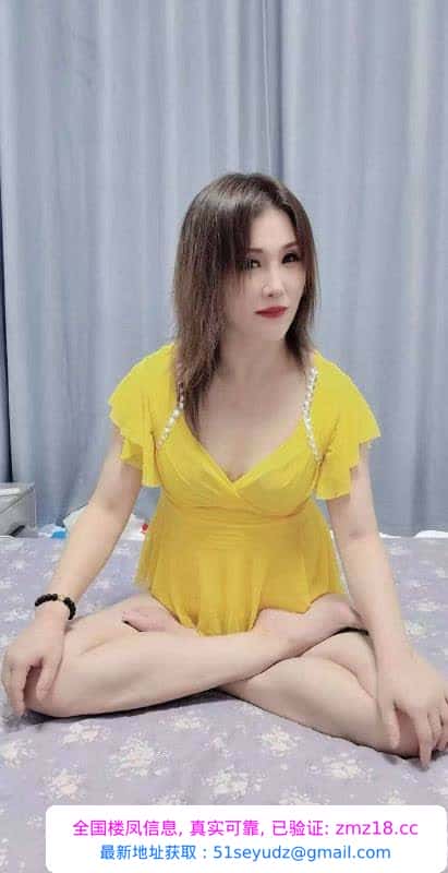 一字马瑜伽骚气少妇