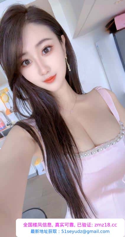 舌吻胸模御姐