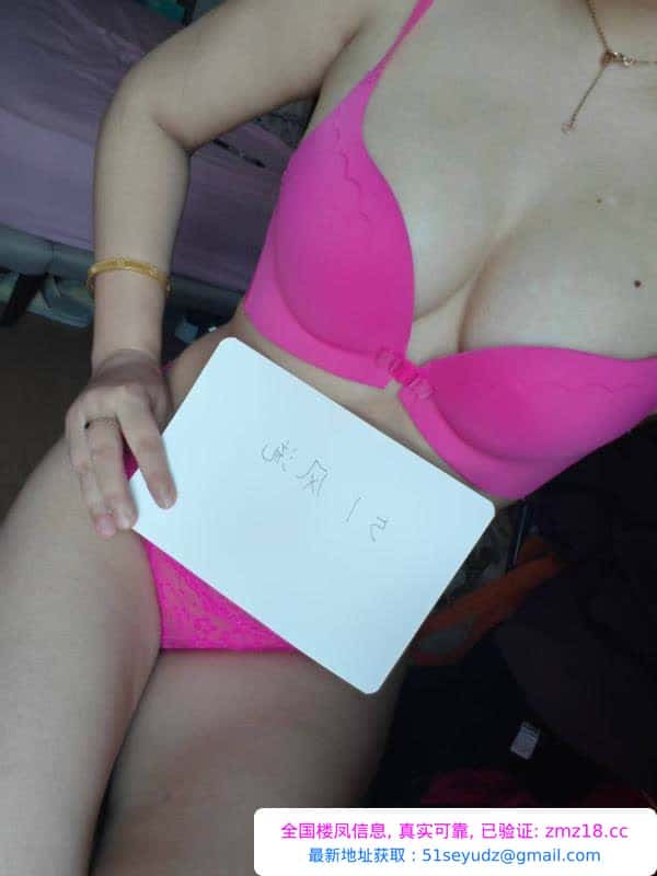 重庆身材高挑大胸美女