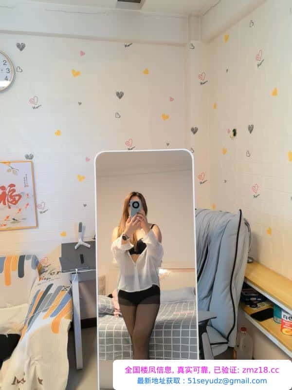 反差型小骚妇