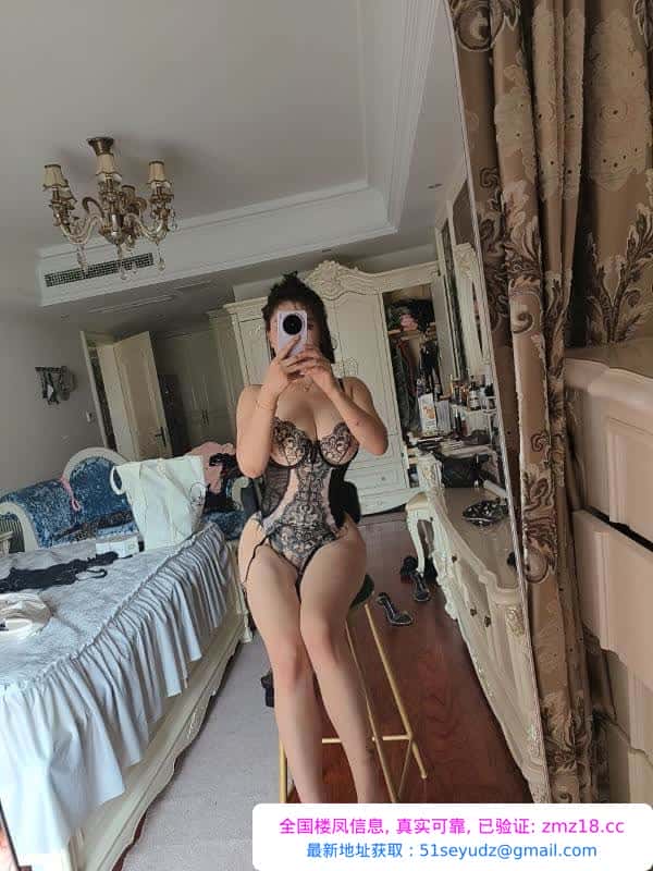 丰乳肥臀的骚妇