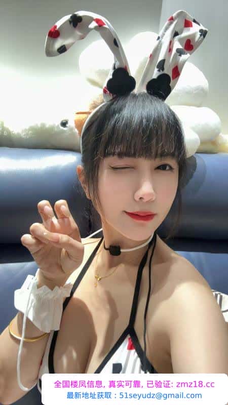 南山童颜巨乳美少妇