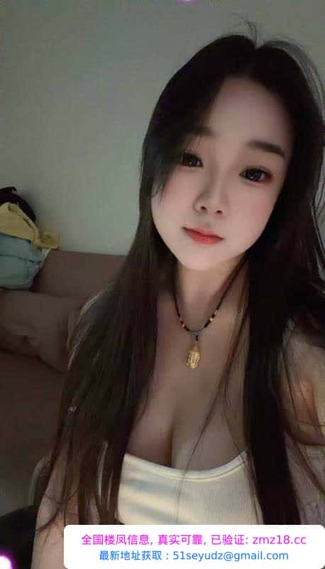 嫩妹逼紧翘臀汁水多