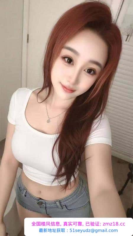 白嫩性感大胸妹妹