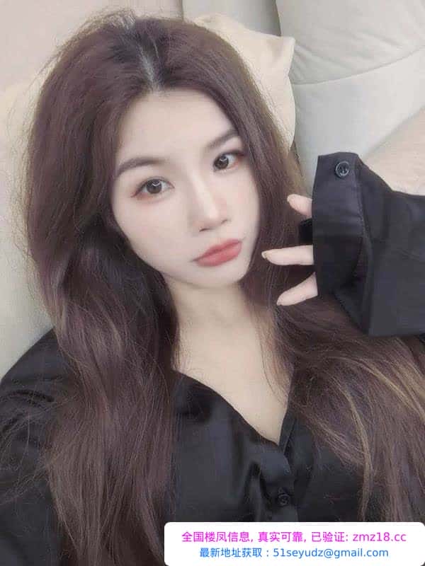 笑容甜美大长腿