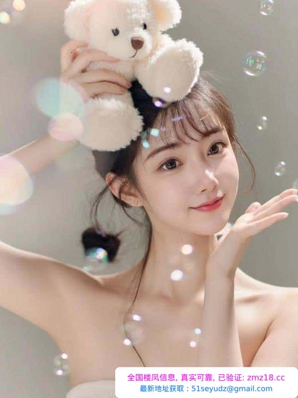 酷似明星柳岩大胸美女