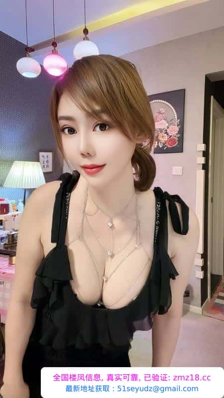 白嫩性感大胸长腿御姐
