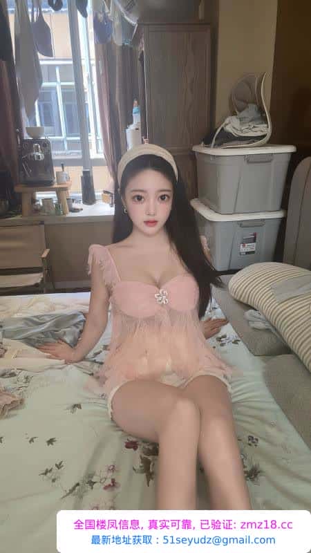 诱人大奶柒柒