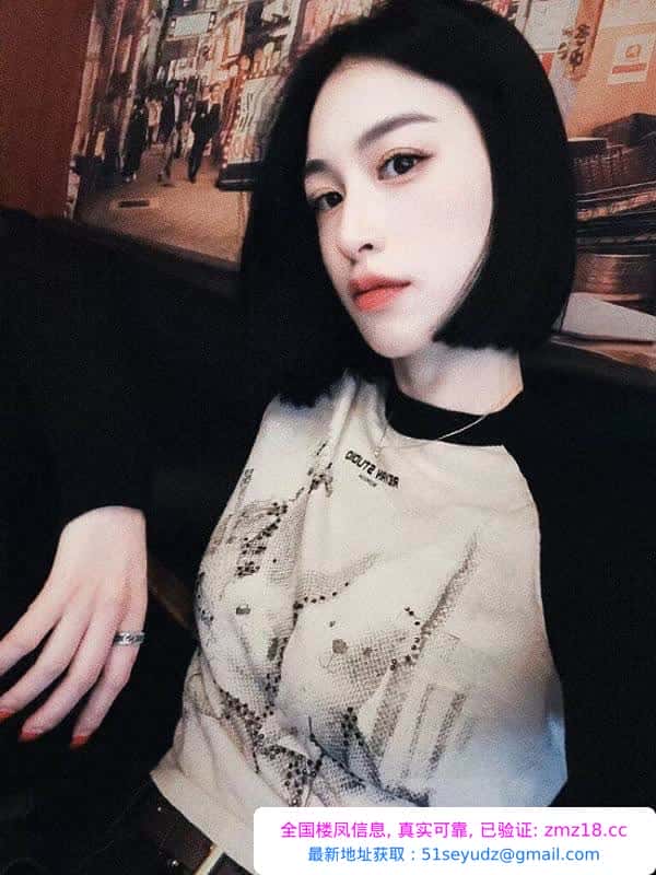短发气质御姐
