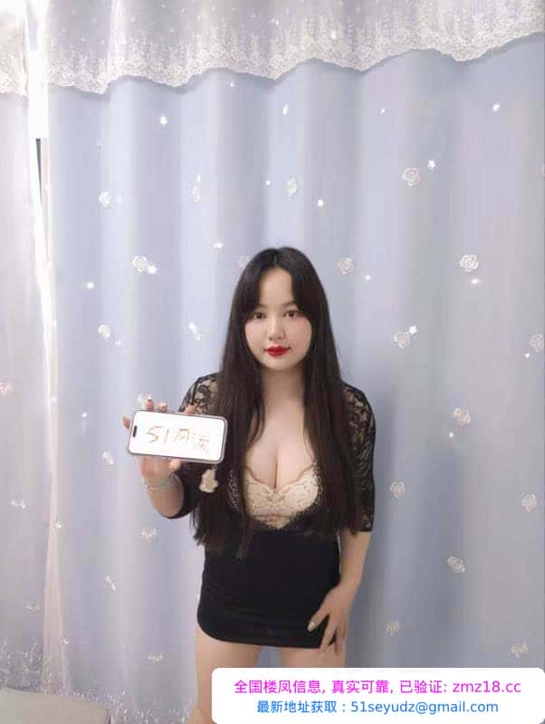 丰满喷水小姐姐