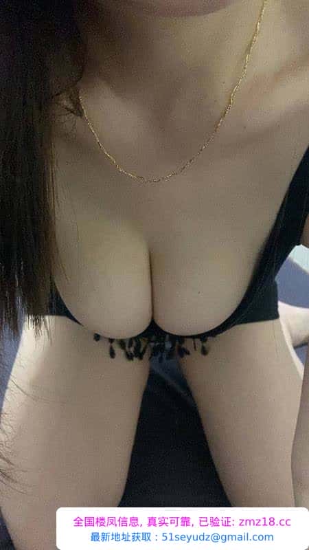 大奶服务少妇