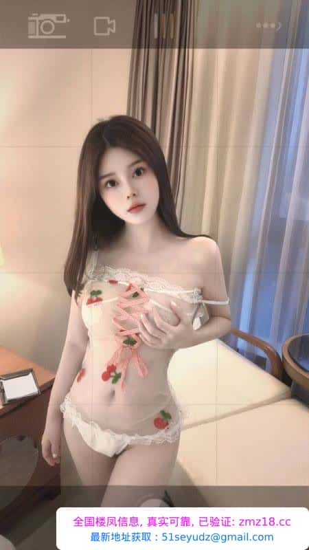 娇小玲珑肤白大胸妹子