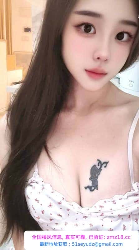 舌吻大胸露露