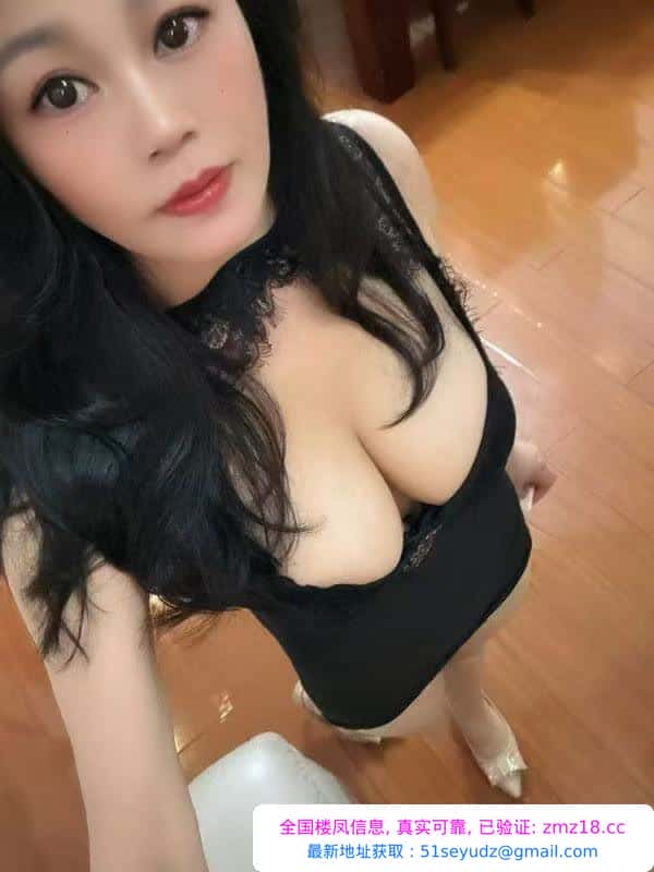 天然真胸骚姐姐