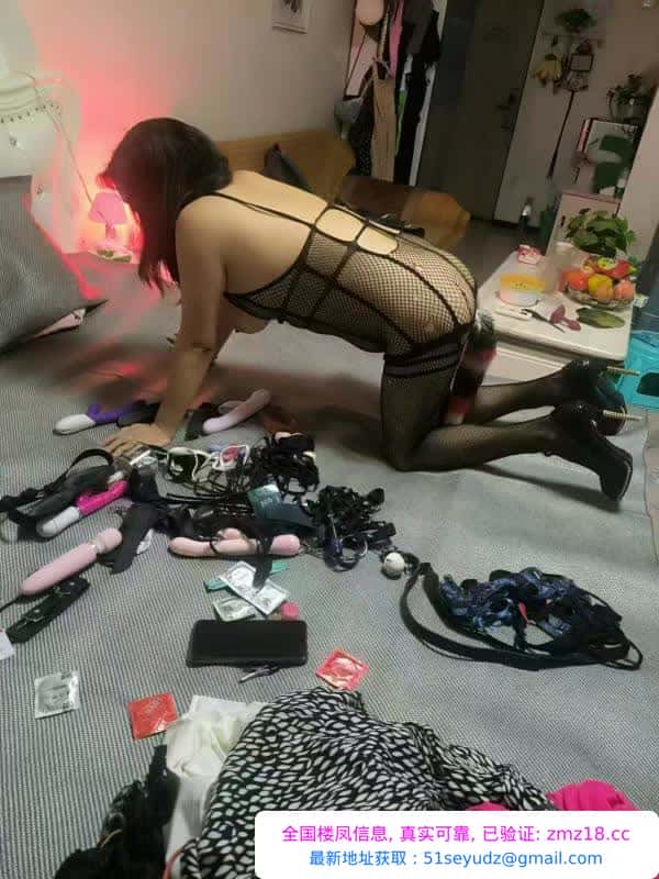 大胸泻火少妇