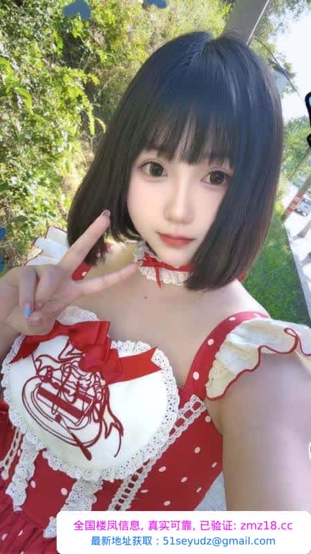甜美短发大胸小姐姐