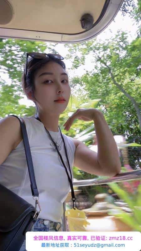年轻苗条少妇