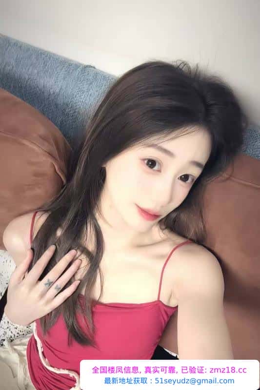江岸高颜纯情少女