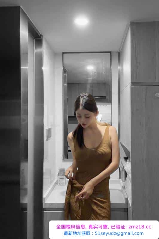 高挑性感翘臀美女