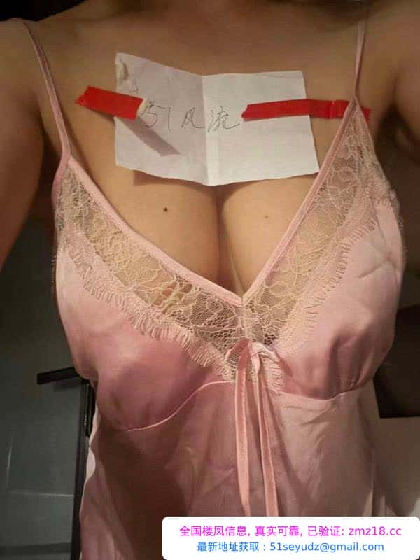 能三通的E奶美少妇