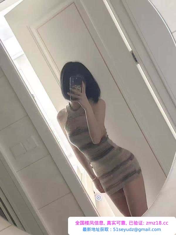 西青肤白貌美大长腿