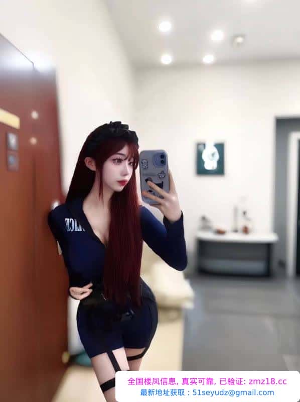 湖里水多翘臀嫩妹
