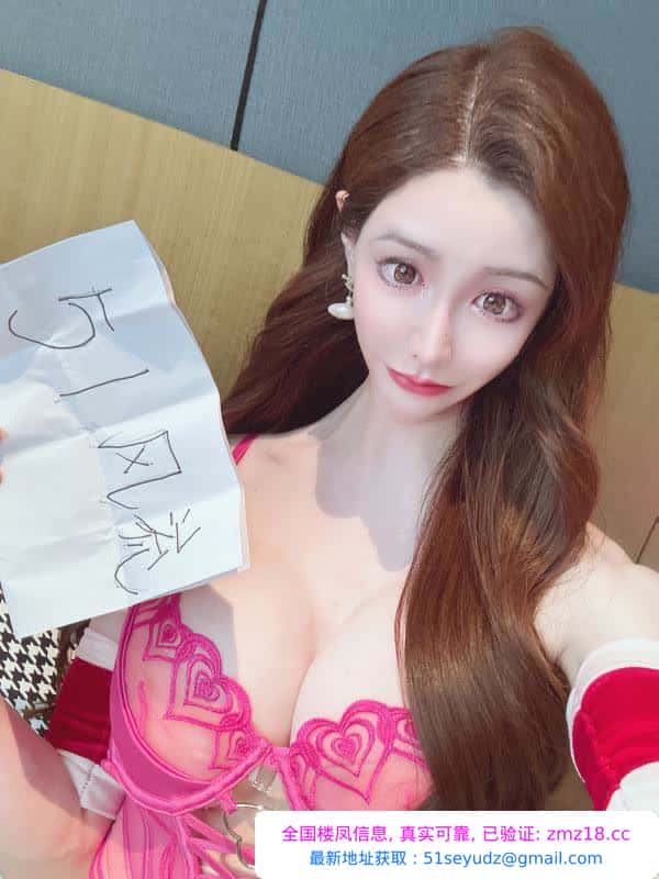 性感Ts带把女孩