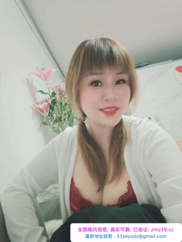白云爆乳美少妇