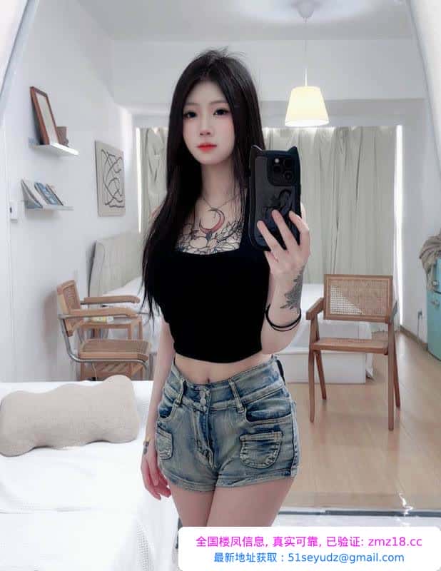 龙华纹身大奶靓妹