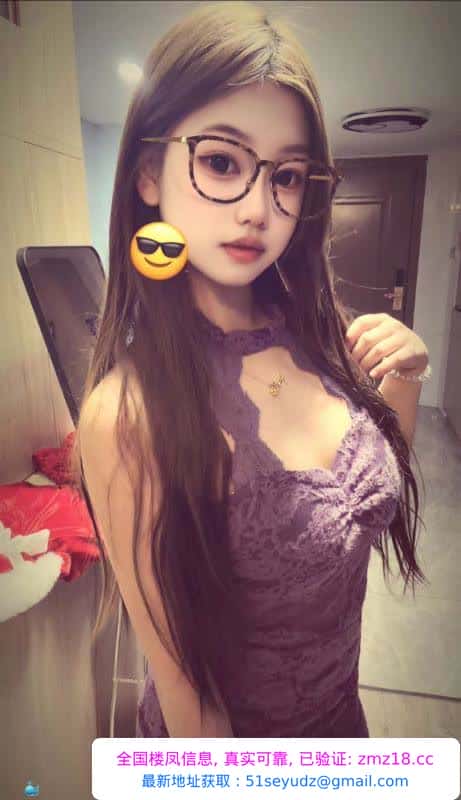 反差美女萌萌