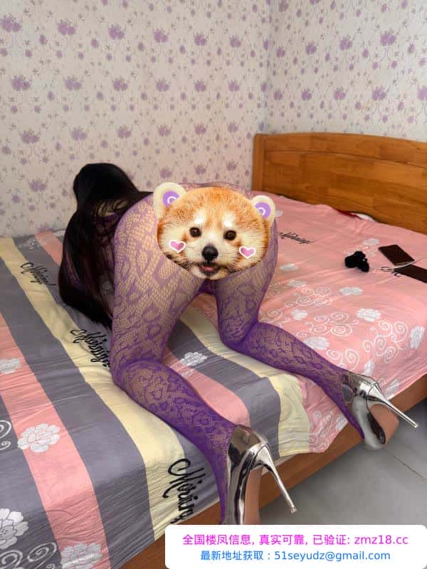 巨臀丝袜少妇