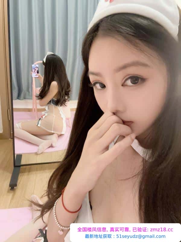 蜜桃臀护士服诱惑