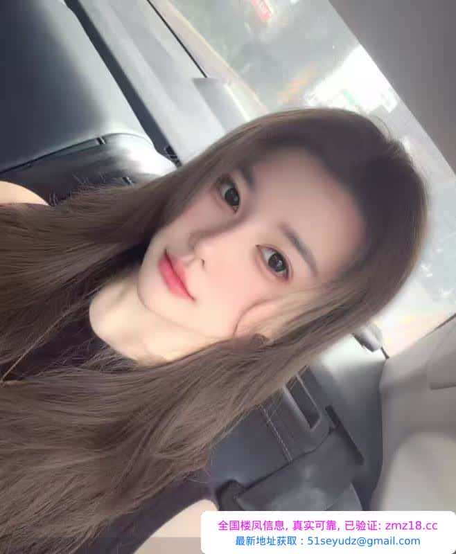 E杯依依可舌吻