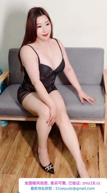 丰满白皙翘臀熟女