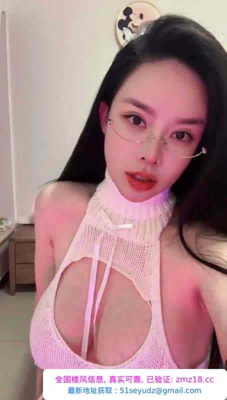 天河大胸内衣模特卡丽