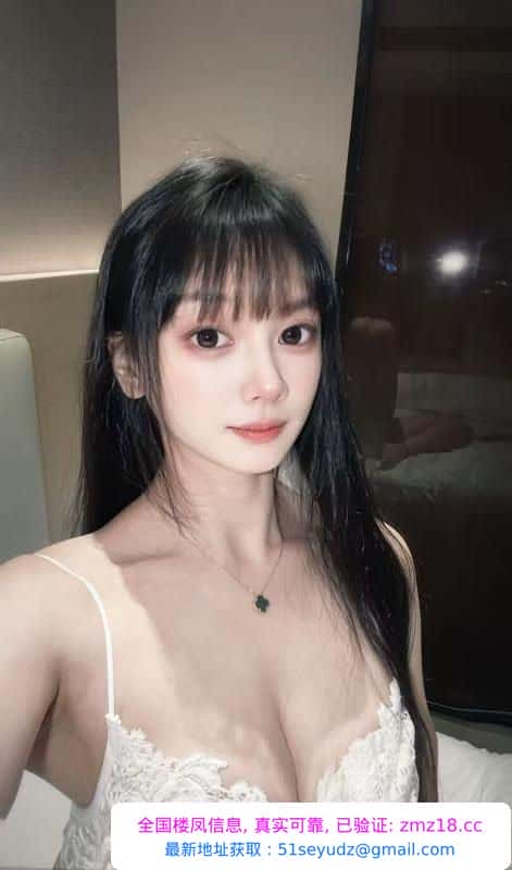 瑜伽舞蹈小姐姐