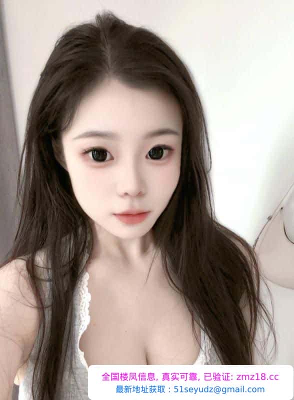 白嫩美眉竹竹