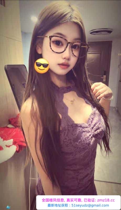 反差美女萌萌