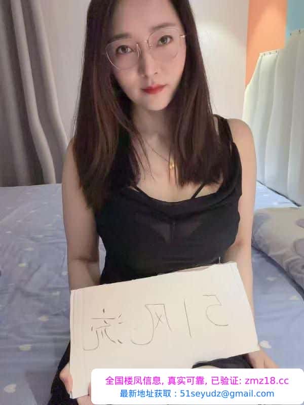 清纯服务闷骚女