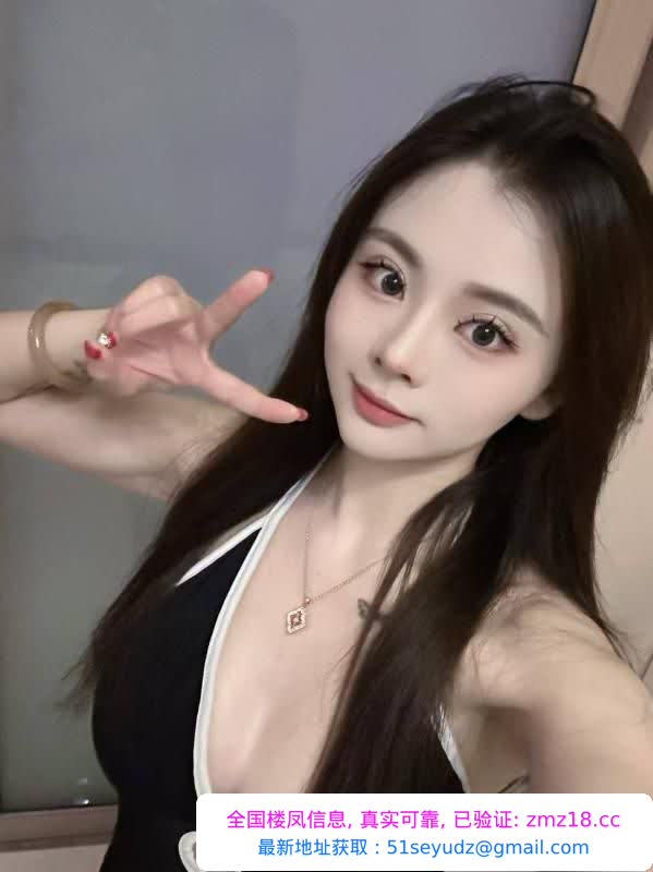 前凸后翘身材小沫