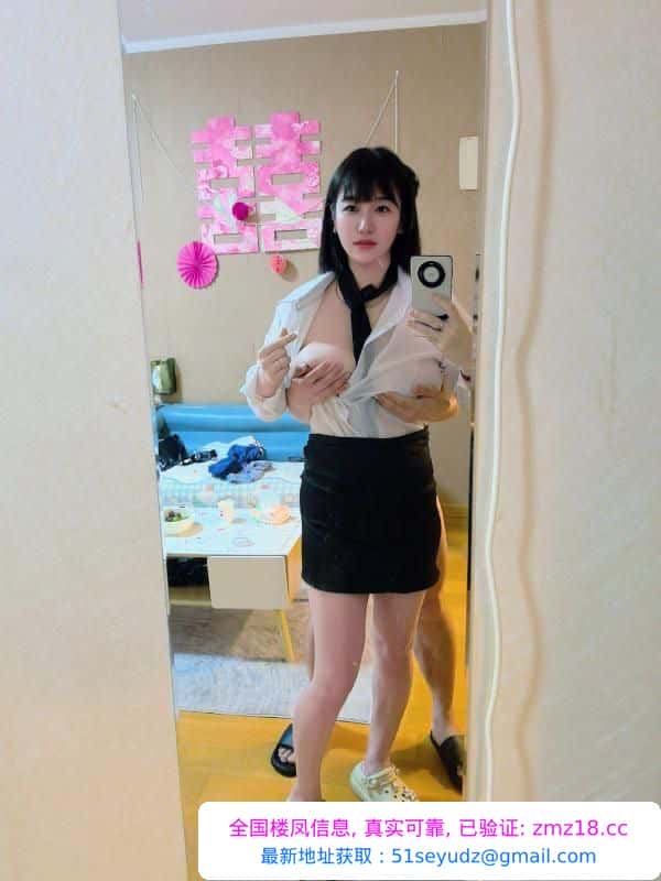 短发气质大胸少妇