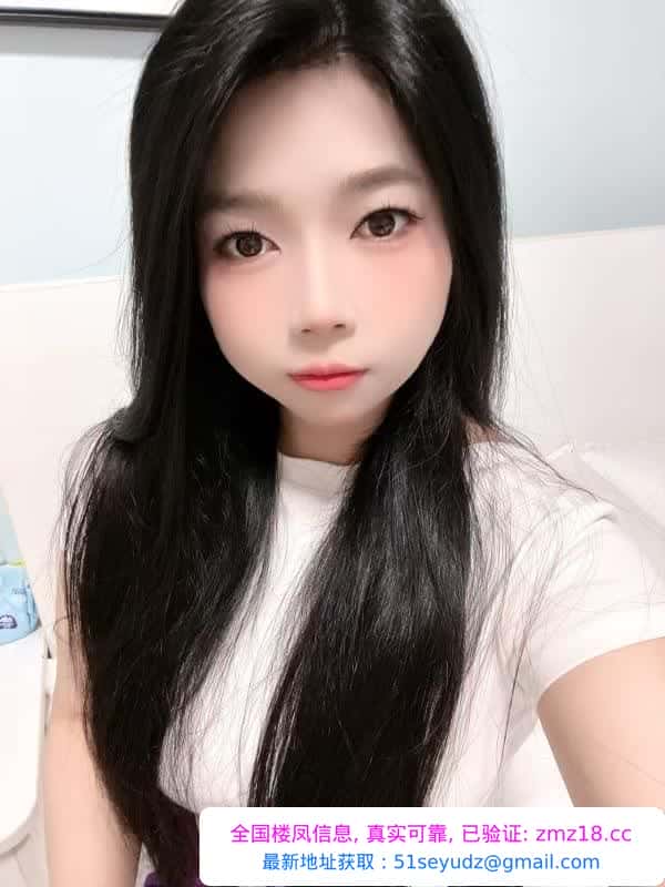 大胸黑丝小姐姐
