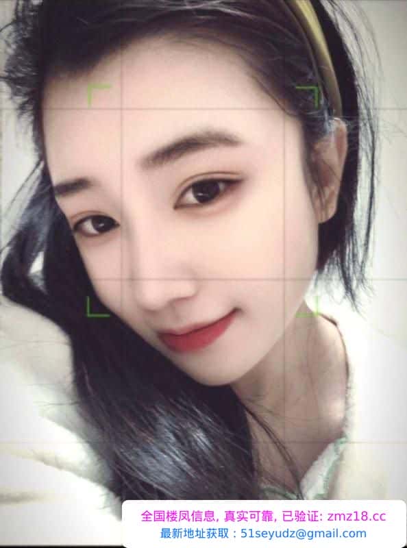 知性风情老师身材好