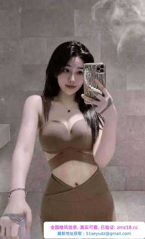 身材高挑大奶颜值嫩妹