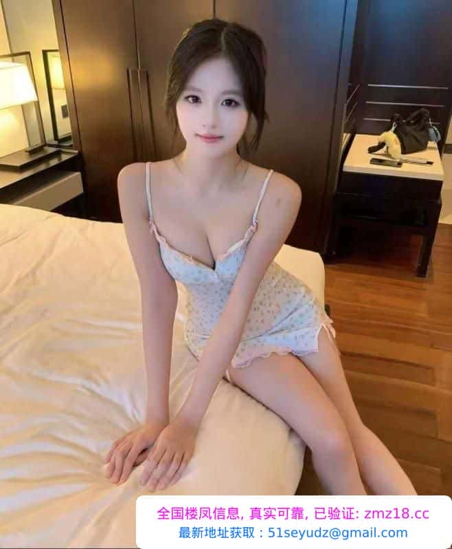 可舌吻的高颜值嫩妹