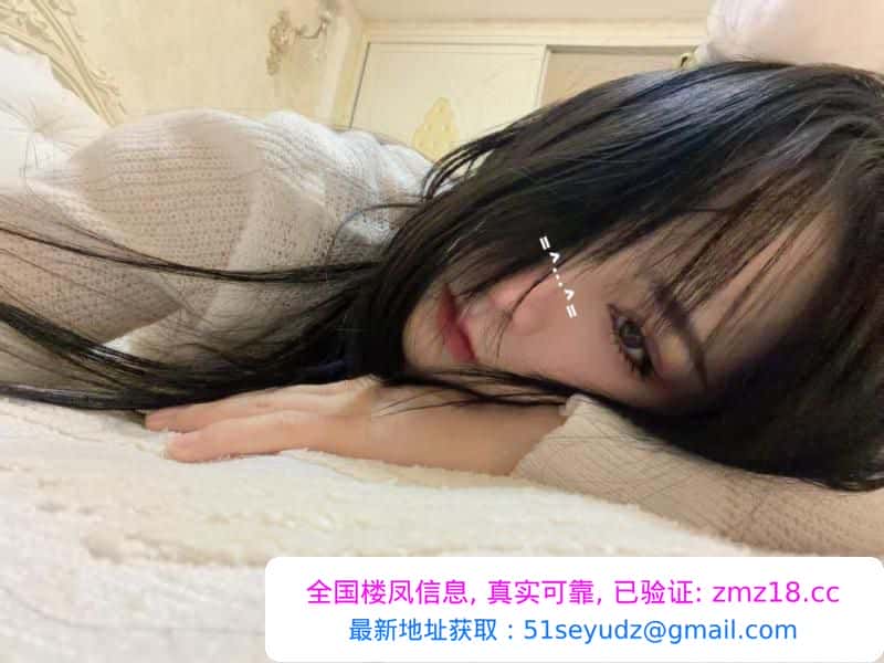 性感乳胶小萝莉