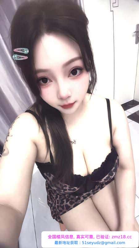 服务型大奶小少妇