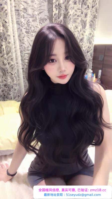 年轻活力的大奶妹